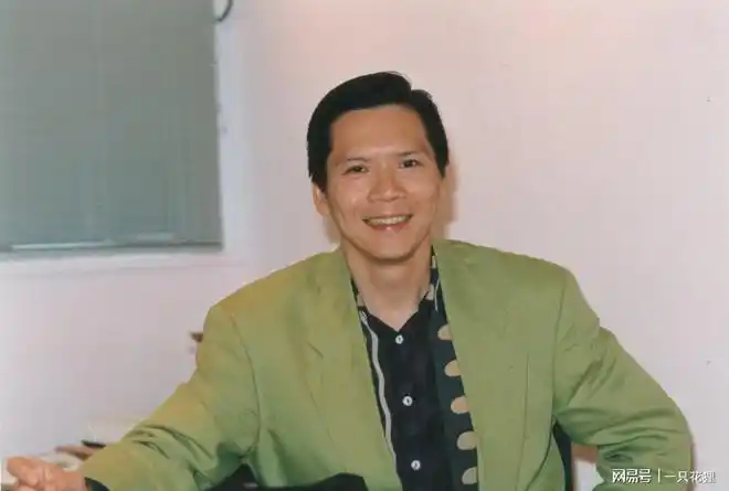 龙五老矣大佬向华强登台献唱沧桑老态认不出