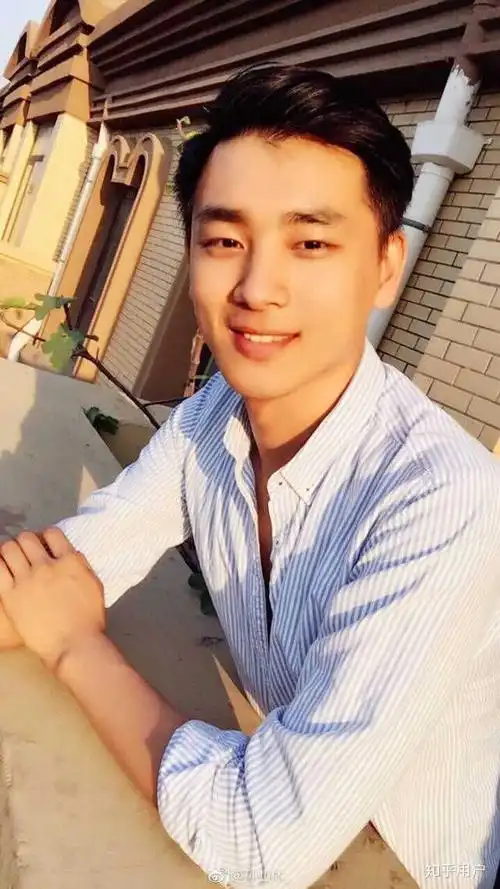 有哪些不知名的男生照片让你念念不忘,想知道他名字?