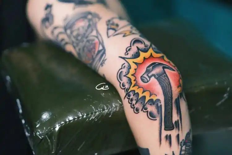 这一锤子下去是真的痛啊长沙纹身花臂