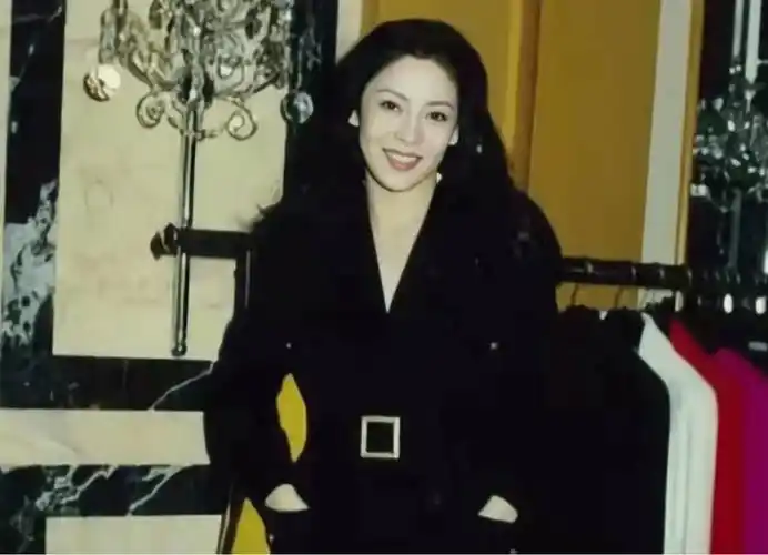 被萧敬腾喊"妈咪"的向太,究竟"奶"过多少明星?_向华强_陈岚_老婆