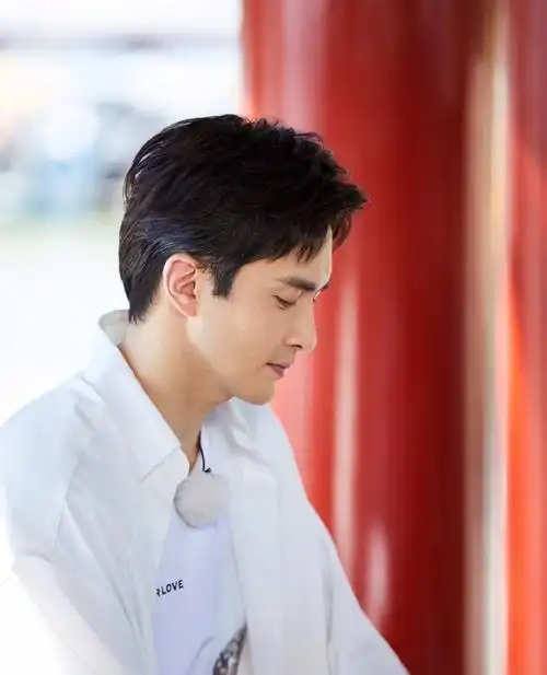 线条感爆棚的爱豆侧脸轮廓