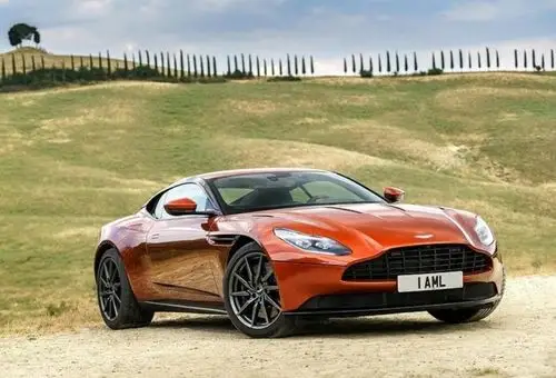 阿斯顿·马丁于1915年推出的coal scuttle.