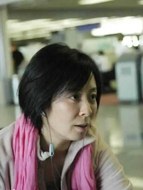 提到董志华,就不得不说说他这位了不起的妻子,他的妻子可以说是娱乐圈