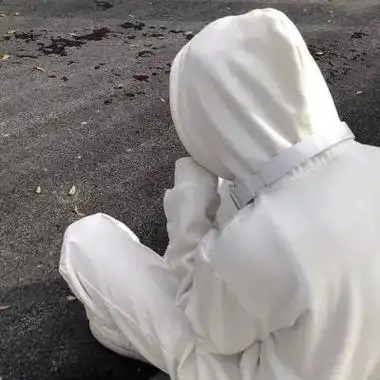 白色干净男生头像