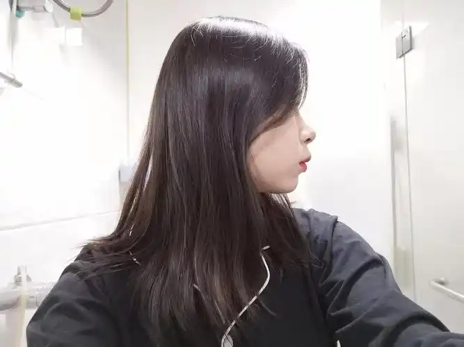 我已经满21岁了,但是一直想弄牙齿,感觉自己嘴巴很凸不好看,侧面很虐