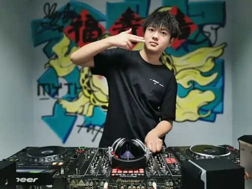 河南顶尖dj学校学员袁闯照片