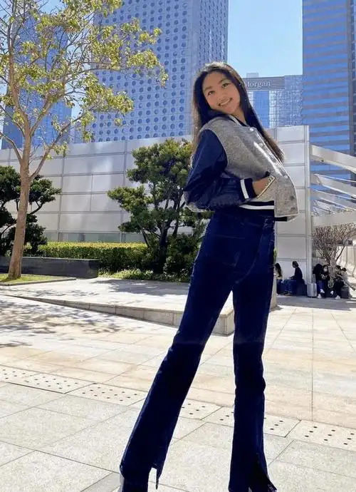 16岁任达华女儿身高一米八,棒球服配喇叭裤,这长腿连超模也羡慕