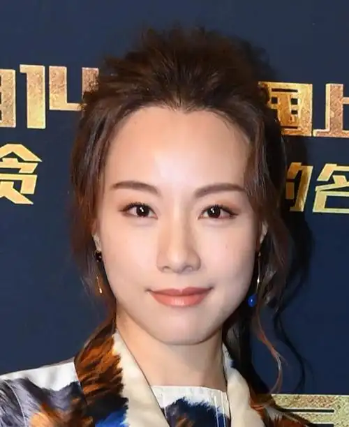 懂得终身学习多重要?同是运动员出身,对比邓丽欣与方力申就懂了