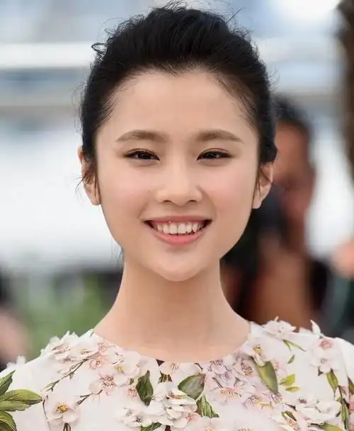 张慧雯1993年9月13出生于江西鹰潭中国内地女演员2014内地四小花旦