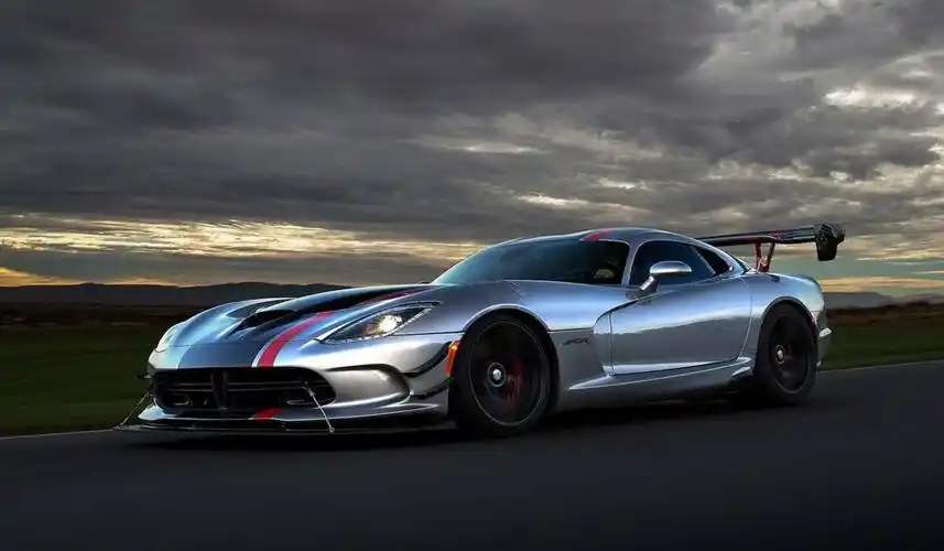 美式超跑小鲜肉——道奇蝰蛇,是怎么一步步进化的?(中篇)