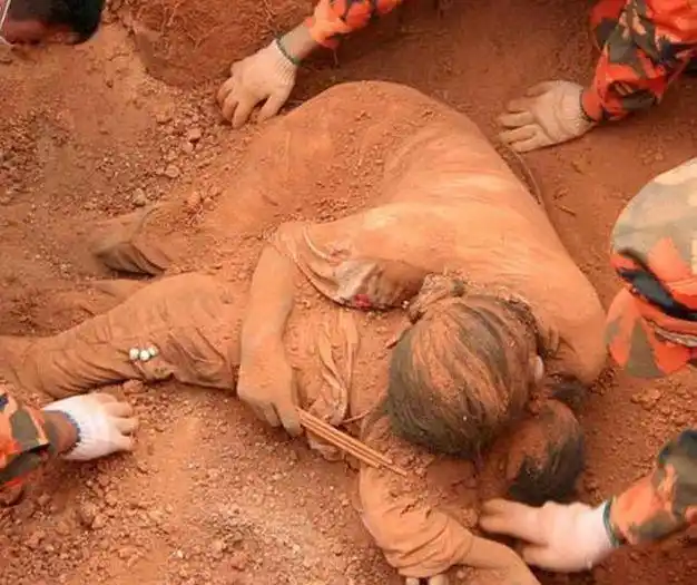 6张让人泪如雨下的母爱照,妈妈真是太伟大了,看哭了千万儿女