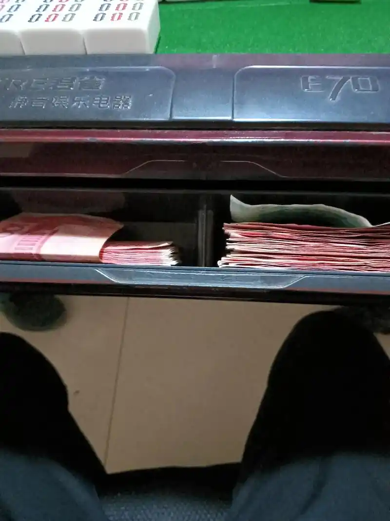 今天下雨没事做想去打麻将,想想还是算了,毕竟戒赌四个月了,今