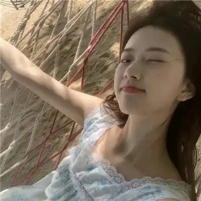 温柔俏皮的真人网红女生头像