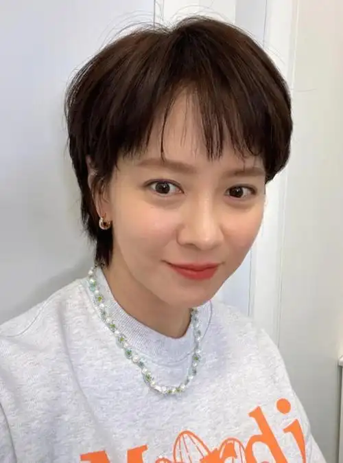 宋智孝运动风格近照活力十足 短发造型适配度高