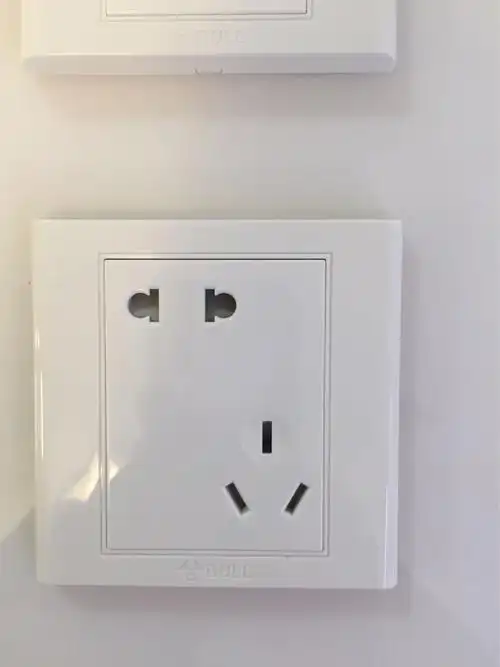 超爆公牛装饰开关插座五孔1电源面板86型墙壁开关g05