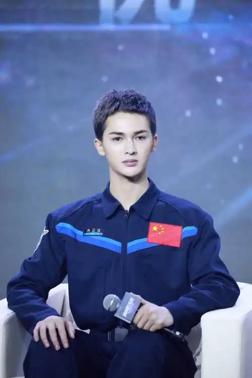 如何看待朱正廷的寸头造型?