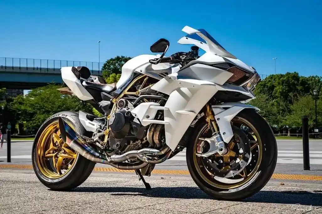 高清机车图 #每个男人都有一个机车梦 #爱机车爱生活 #越 - 抖音