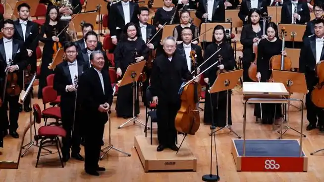 余隆与王健两个老男孩一个春风沉醉的夜晚