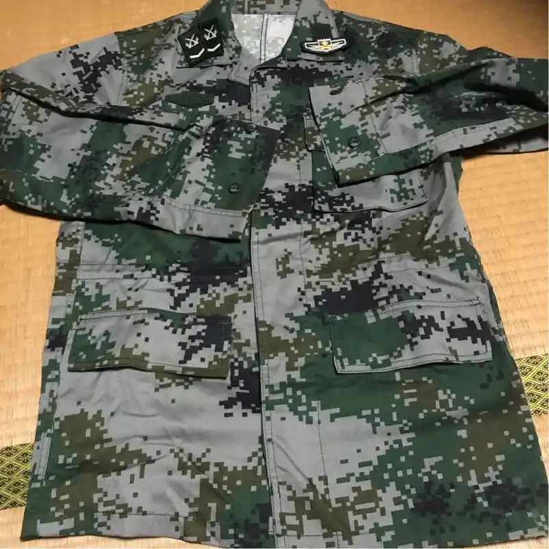 用于在冬季和夏季分别装备,例如我国陆军就装备了07林地迷彩与07荒漠