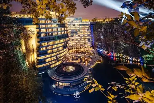 上海世茂深坑酒店中国这座地下16层五星级酒店震惊全球