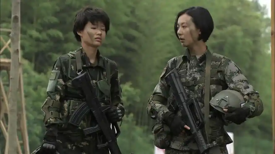 特种兵之火凤凰:女兵好心没好报,新兵蛋子就是傲娇啊!