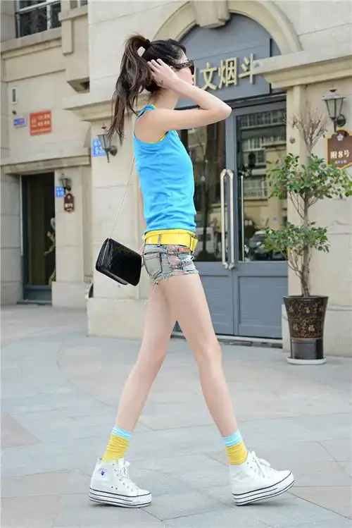 韩版包臀低腰牛仔短裤