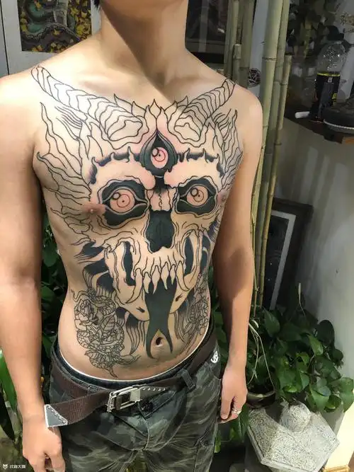 花胸撒旦_纹身图案手稿图片_何懿桓的纹身作品集