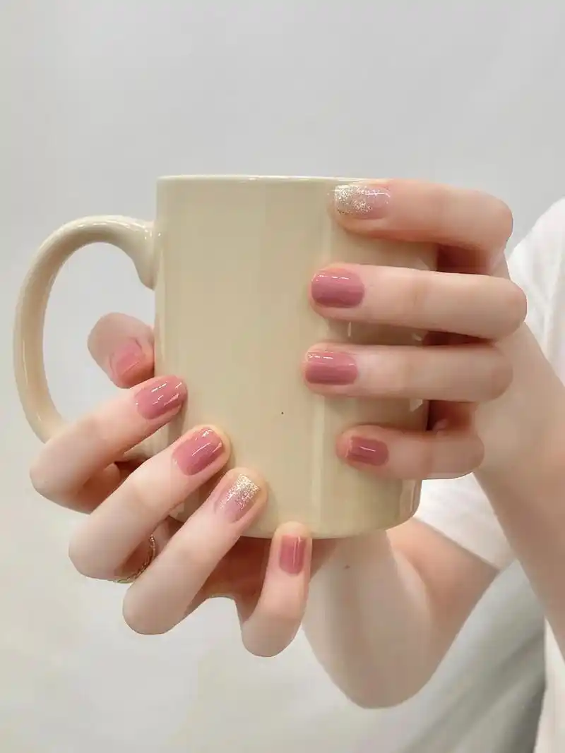 被夸800遍的裸粉色96超温柔少女!#短指甲也可以这么美 #显白美甲