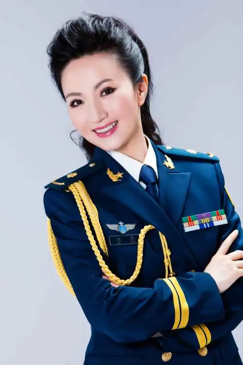 2004年参加青年歌手大赛,演唱的歌曲《春风吹到金鱼池》获二等奖.