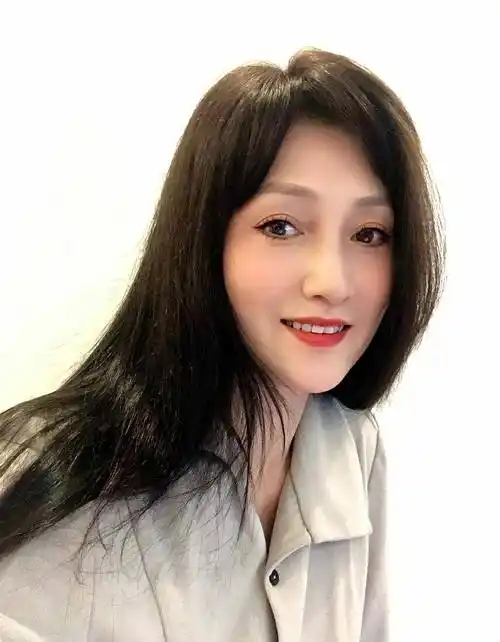 57岁林芳兵近照曝光,越老越有味,不愧最美杨贵妃,已13年未演戏_电影