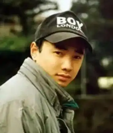 徐峥现在能有这么大的演艺成就,其实还得从他小时候开始说起.