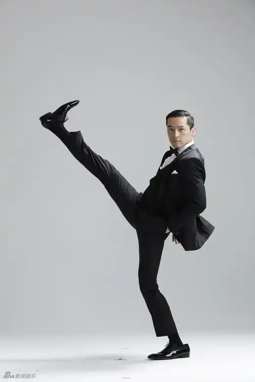 反差萌胡歌放飞自我拍大片满屏幕都是老胡的大长腿