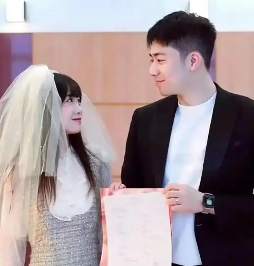 特步公主七匹狼公子世纪婚礼,排场震撼细节感人,何猷君携妻到贺