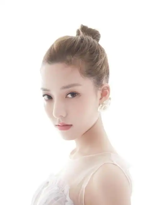 董芷依加盟爱贝克思跨领域打造全能型艺人