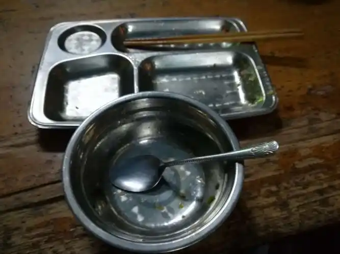 光盘行动,我用过的餐盘够光不?