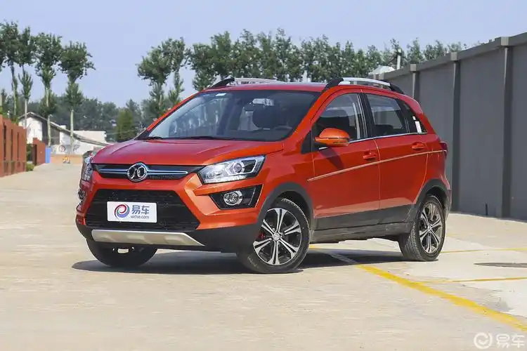 【北汽新能源ex2018款ex360 新潮版侧前45度车头向左水平汽车图片