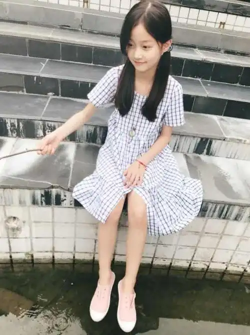 赵薇"女儿"初长成,13岁身高一米七,大长腿太让人羡慕|纪姿含|童星