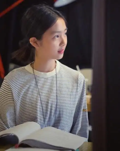 黄磊15岁女儿长大了颜值水灵长腿纤细吸睛身高已看齐何炅