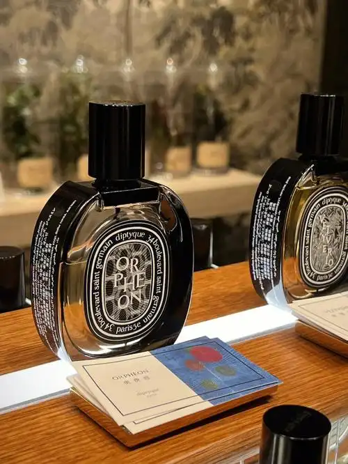 让谈话变成更有趣的氛围[doge]#香水分享#生活需要仪式感@diptyque