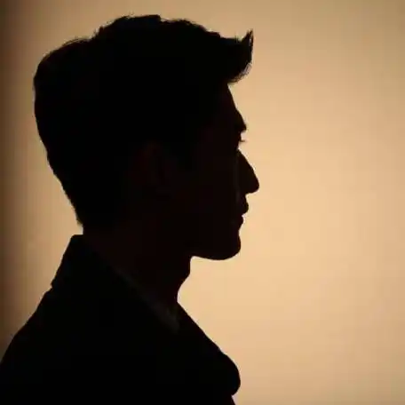 赞了 @张翰 "头像