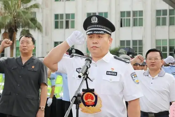 定安县委常委,公安局局长李忠山"我宣布:定安县扫黑除恶清零攻坚战役