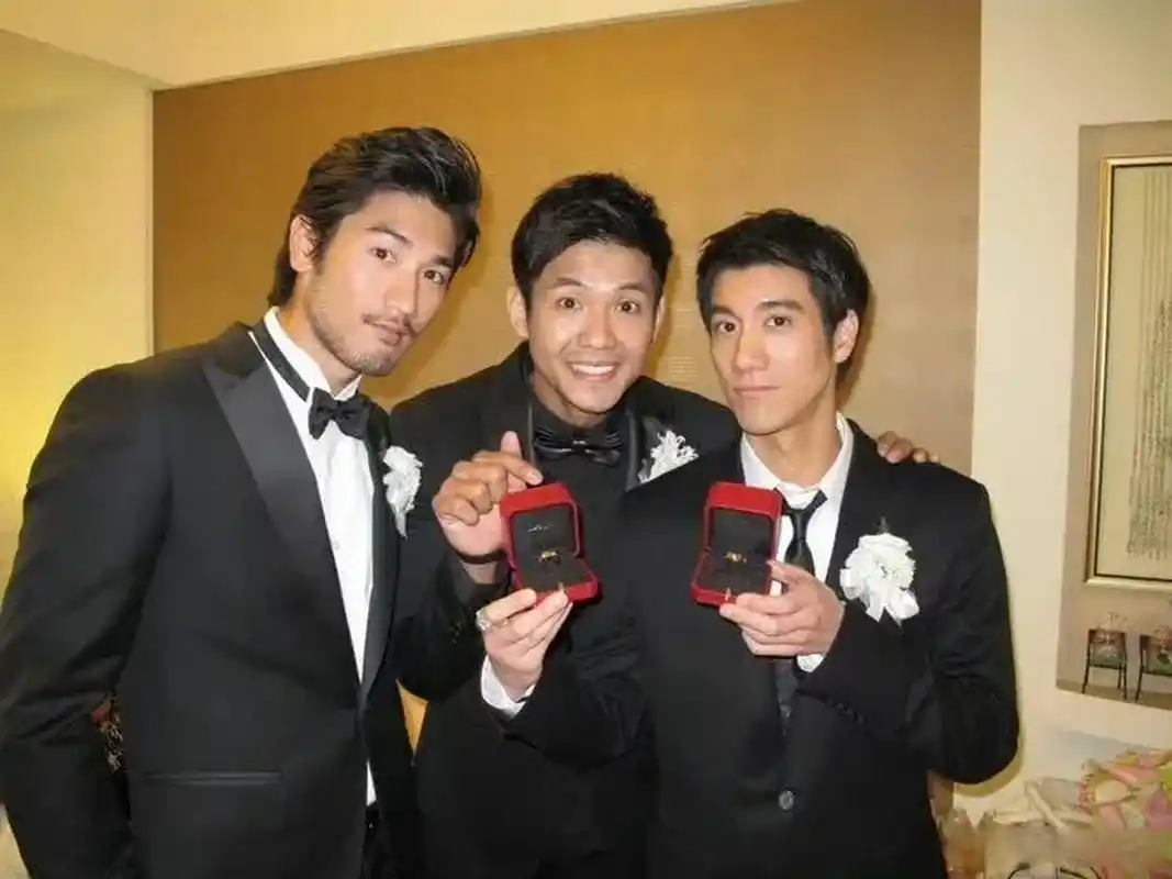 当年陈建州和范玮琪结婚的时候,外界就在传陈建州和王力宏关系不一般