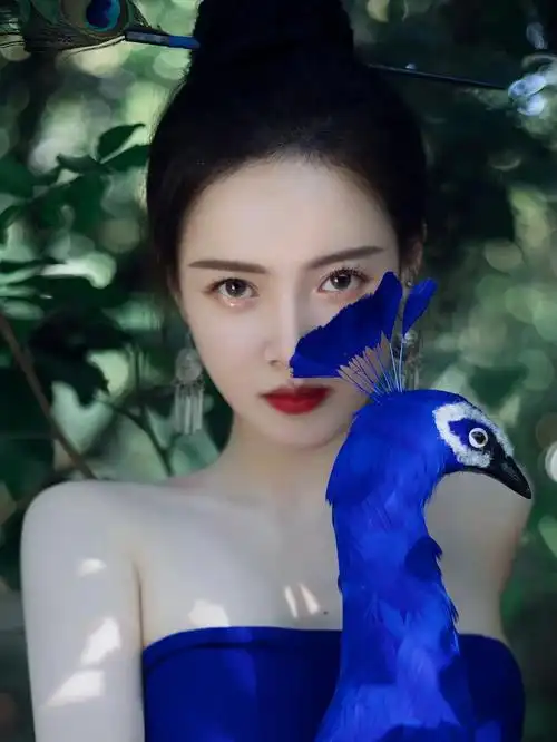 西双版纳傣装旅拍孔雀公主