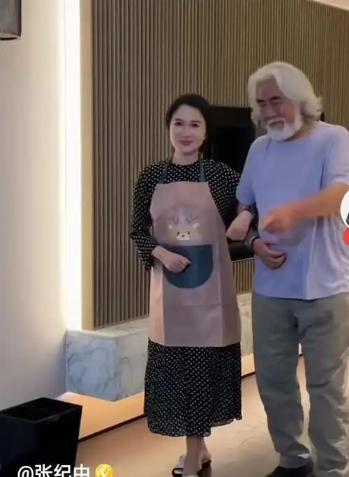 今天是母亲节,张纪中和老婆杜星霖为了纪念这个节日,特意录制了一段