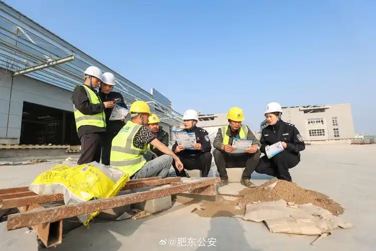 反诈宣传进工地 戴好防范"安全帽"