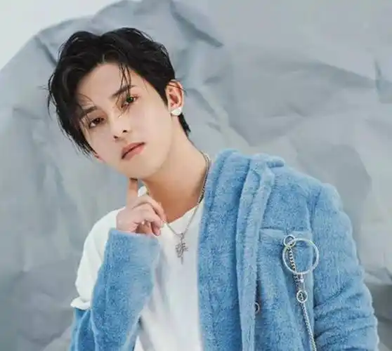 32岁收获大批粉丝,但网友发现这件事后,表示要脱粉_舞台_哥哥_罗云熙