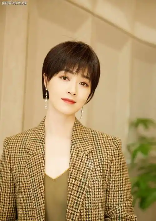 蒋欣 短发丽人写真