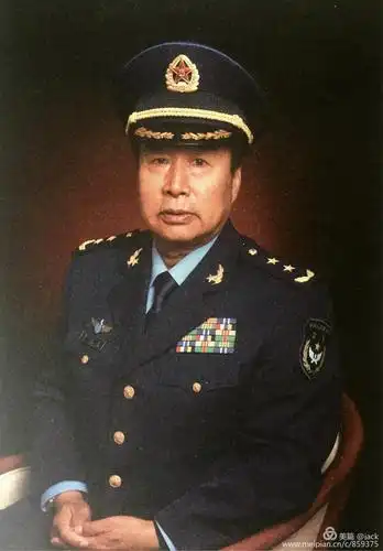 蓝天雄鹰一一记空军中将李永金