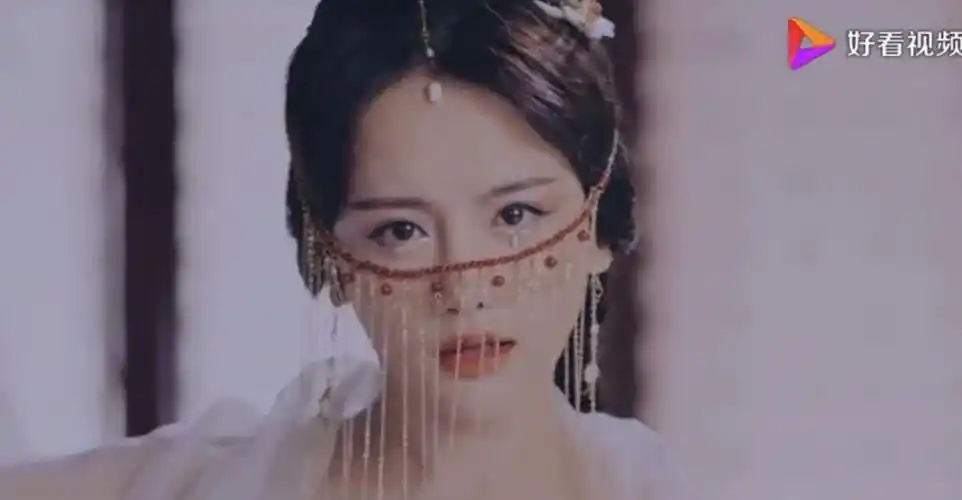 古装剧里的流苏无所不能:妲己做面帘簌离做项链,周婷袖子缝彩带