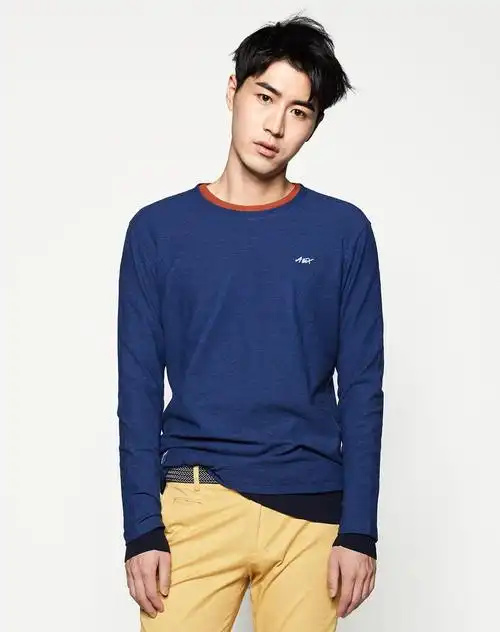 牛仔蓝修身圆领休闲长袖t恤